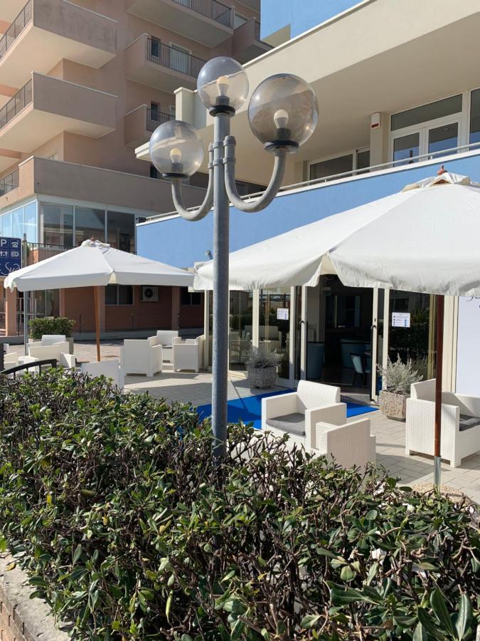 Hotel Croce Del Sud Римини Экстерьер фото