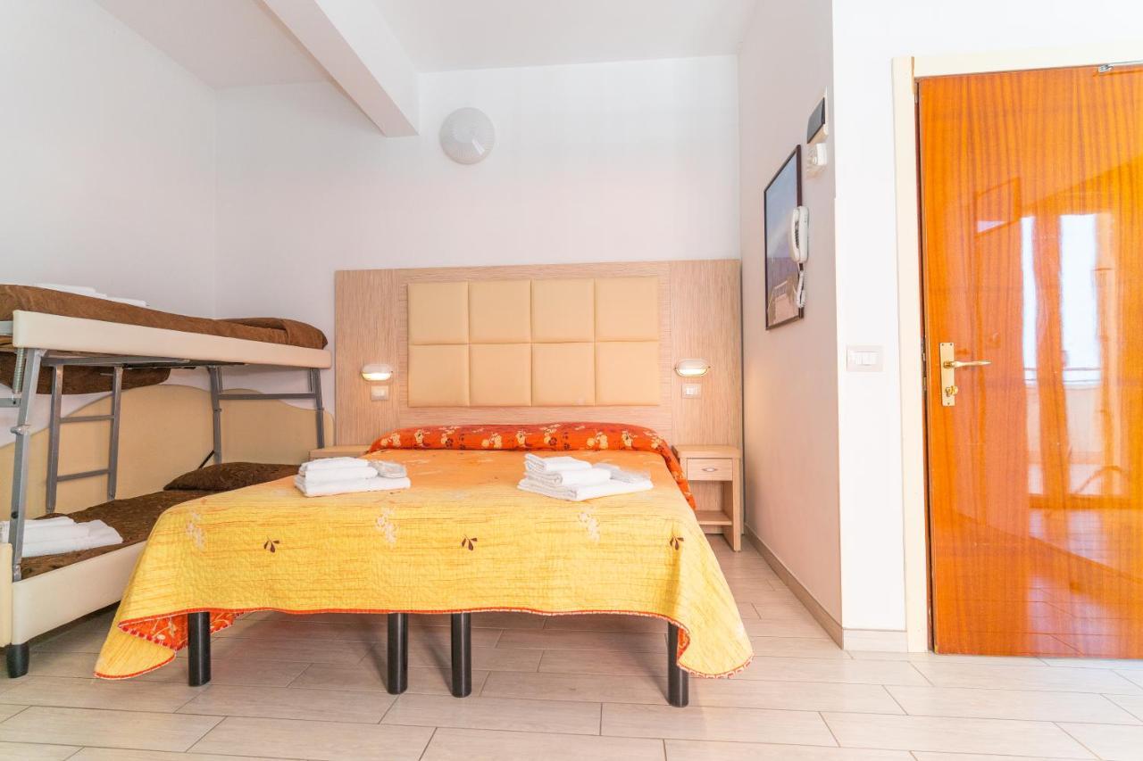 Hotel Croce Del Sud Римини Экстерьер фото