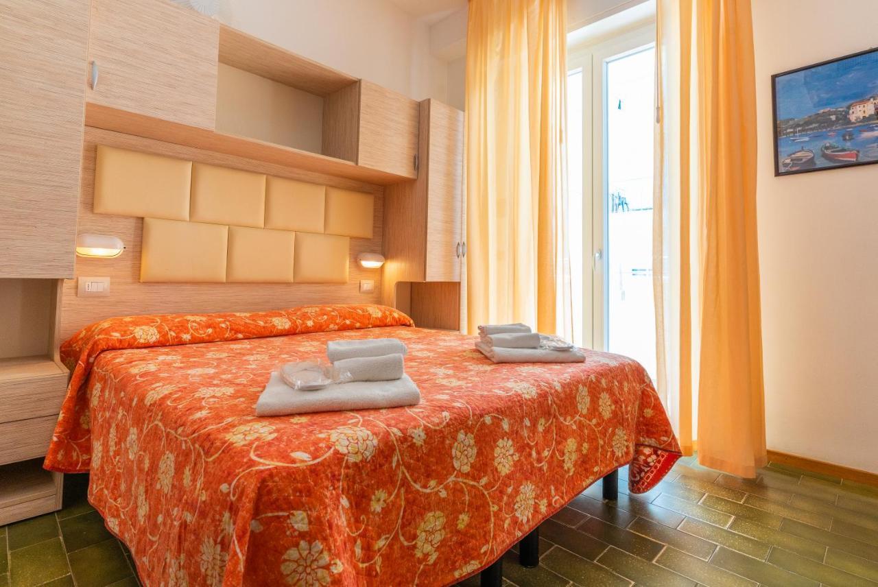 Hotel Croce Del Sud Римини Экстерьер фото