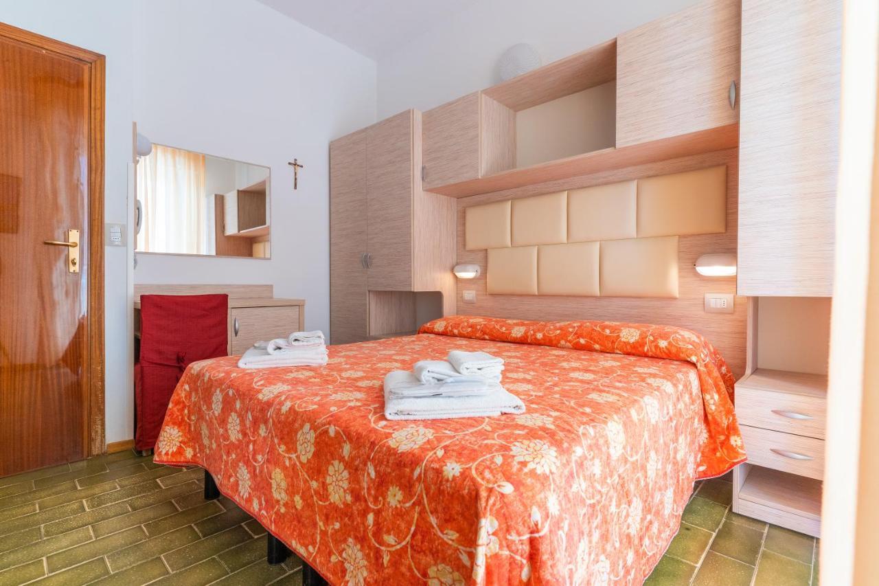 Hotel Croce Del Sud Римини Экстерьер фото