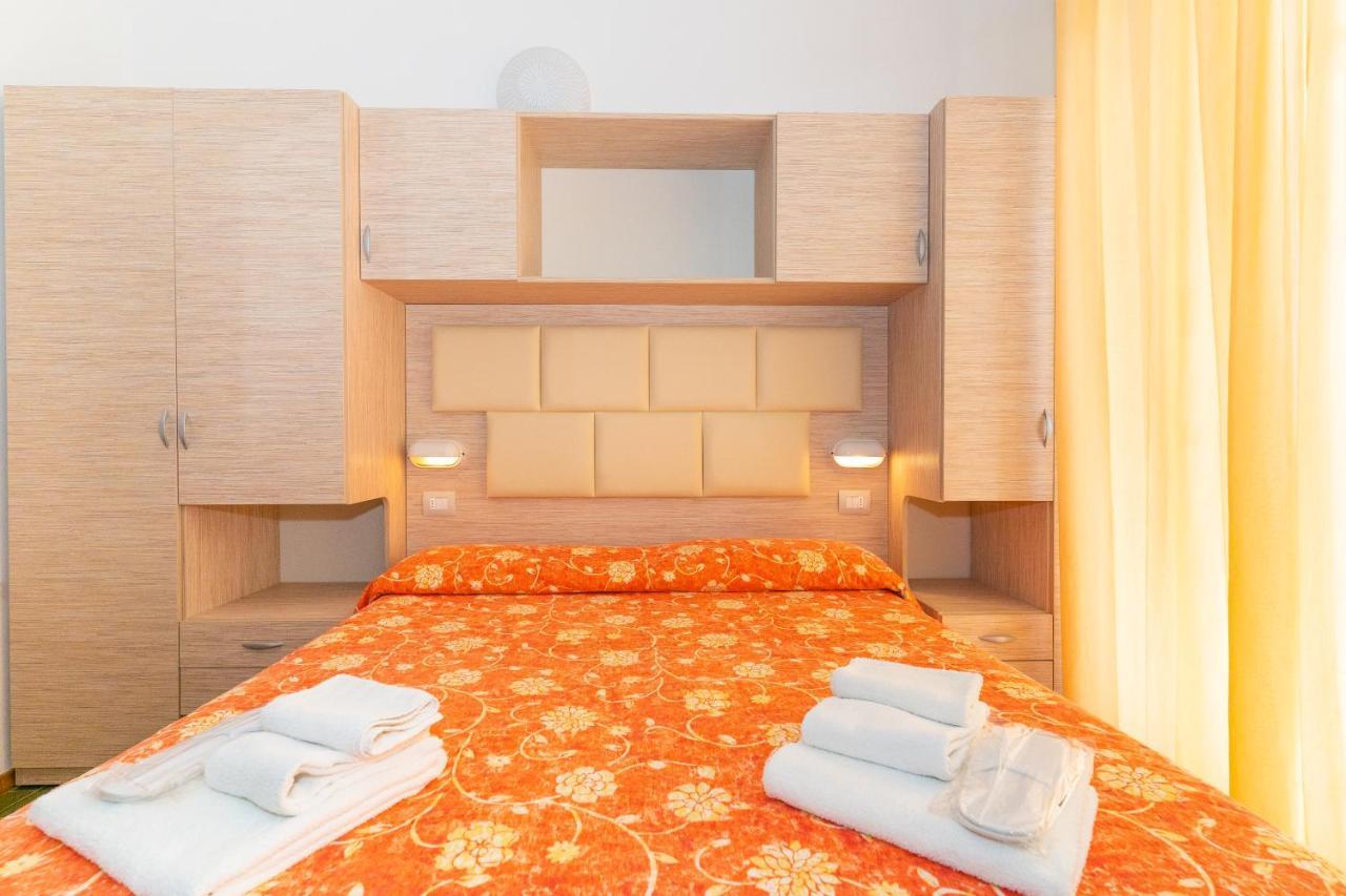 Hotel Croce Del Sud Римини Экстерьер фото