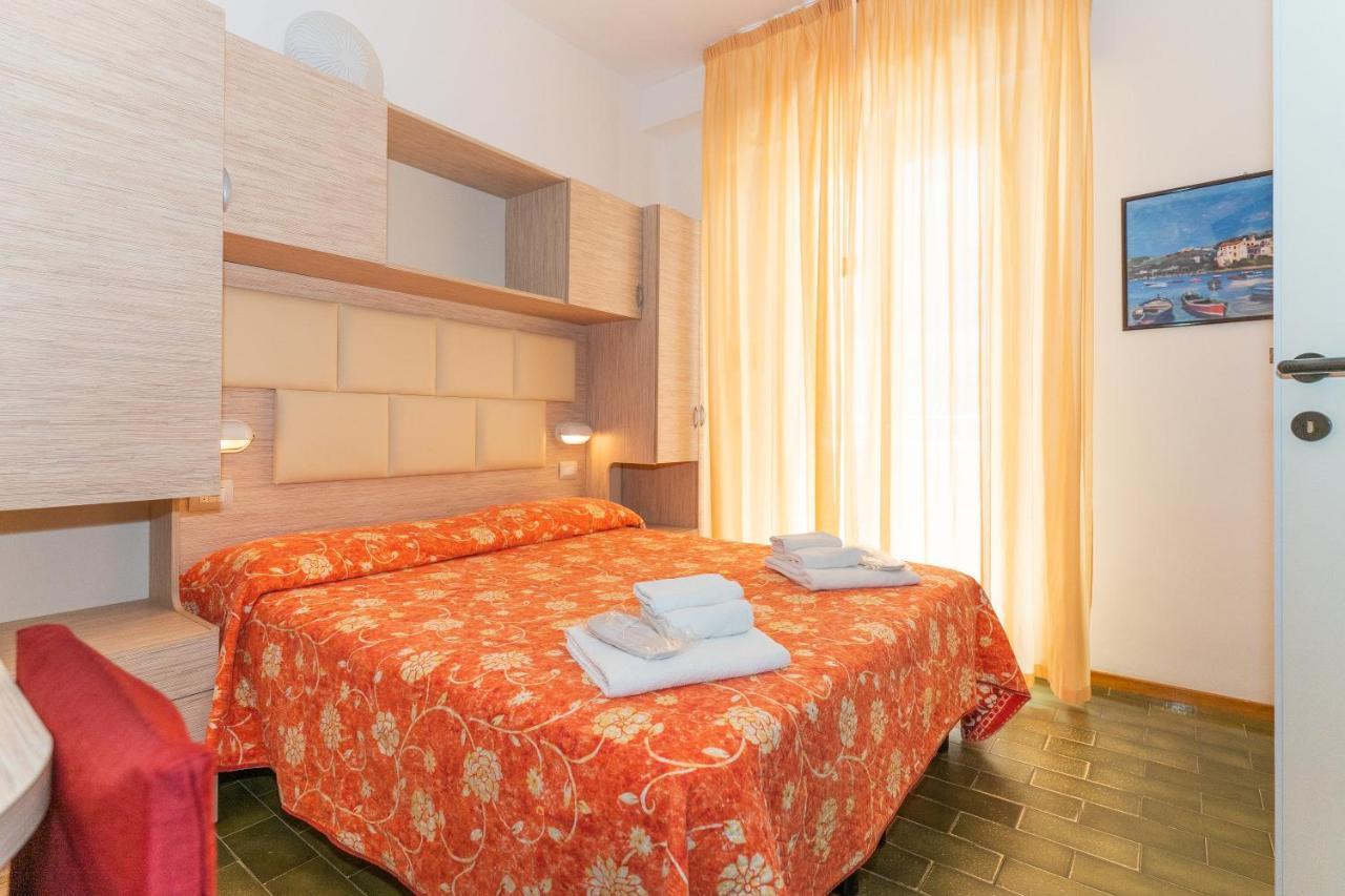 Hotel Croce Del Sud Римини Экстерьер фото